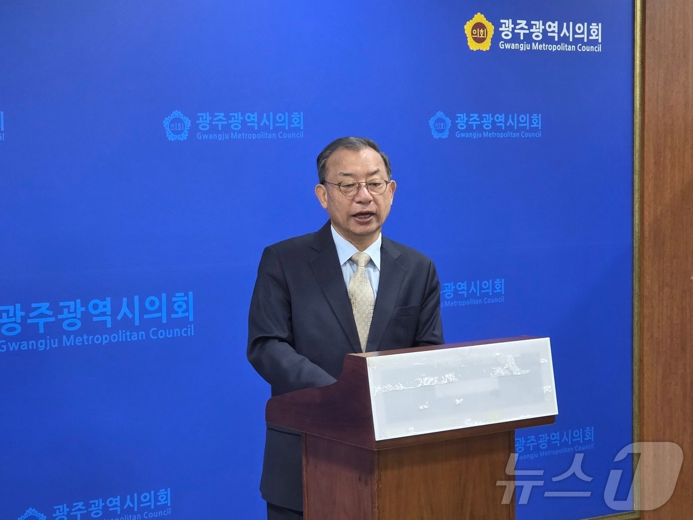 이정현 국민의힘 전남광주특별시장 후보가 23일 광주시의회 기자실에서 출마 기자회견을 하고 있다. ⓒ 뉴스1 서충섭 기자