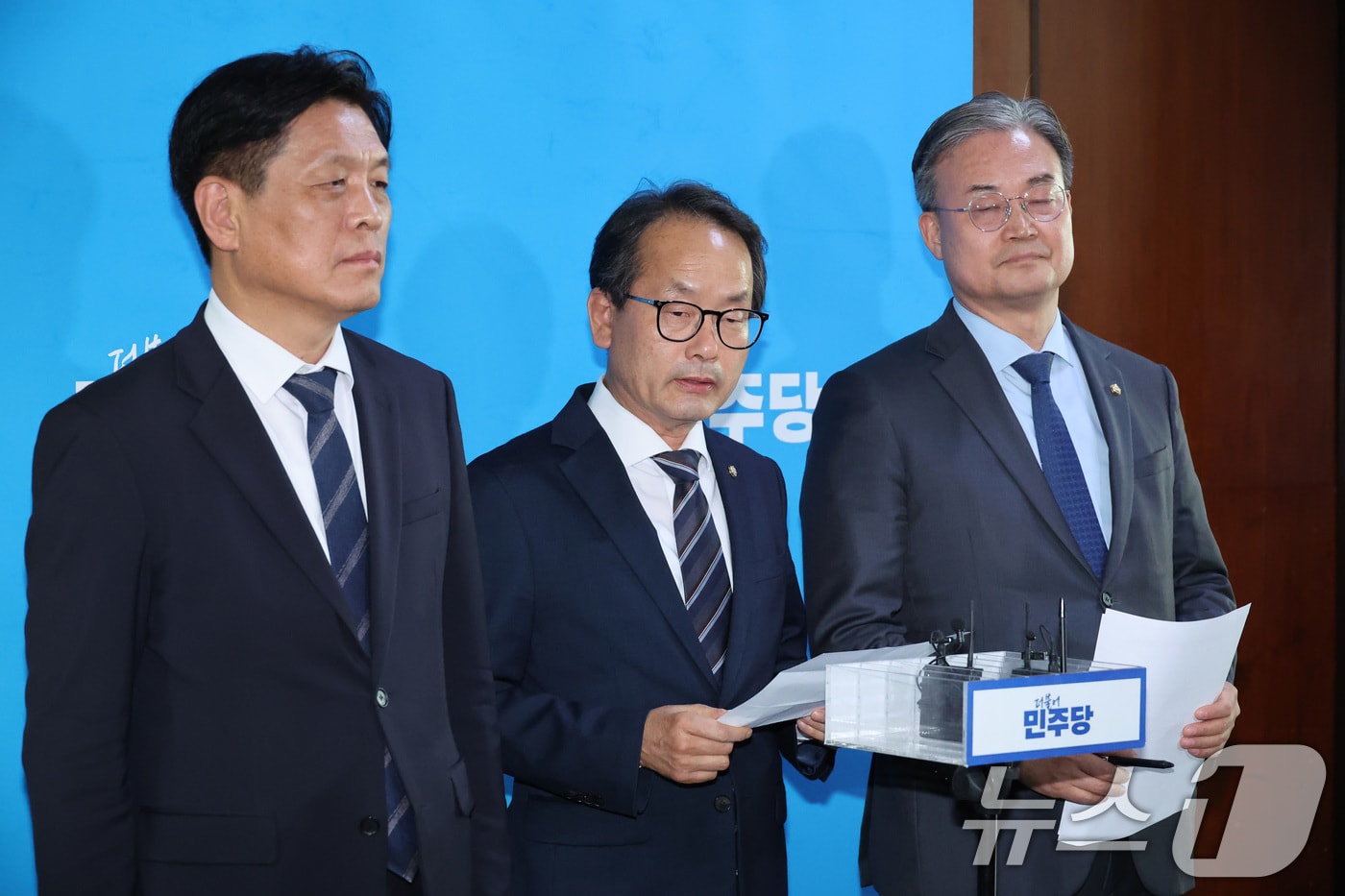 강준현 더불어민주당 수석대변인이 지난 23일 서울 여의도 국회에서 인천 지역 전략공천 후보자를 발표를 하고 있다. 2026.4.23 ⓒ 뉴스1 신웅수 기자