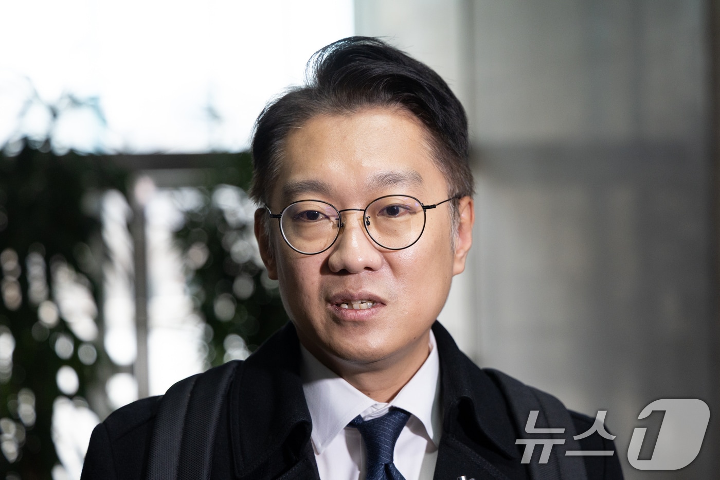 김남준 전 청와대 대변인이 24일 서울 여의도 국회에서 정청래 더불어민주당 대표와 면담을 마치고 취재진의 질문에 답하고 있다. 2026.2.24/뉴스1