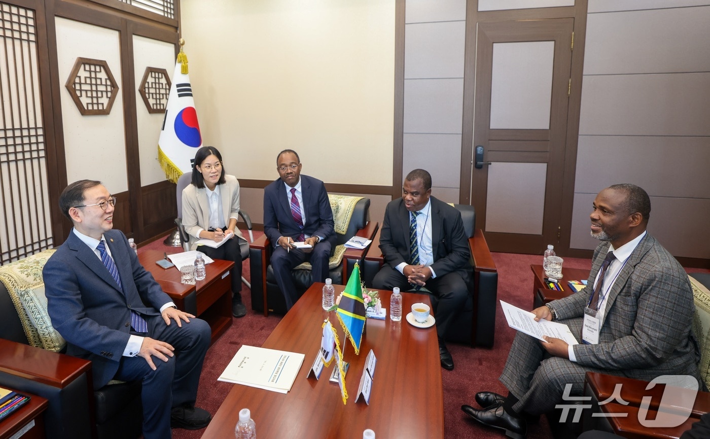 관세청, 탄자니아에 한국형 원산지관리시스템 첫 전수 - 뉴스 썸네일 이미지