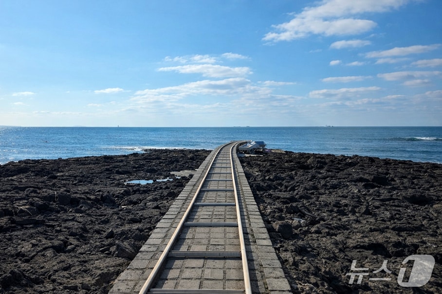 제주 서귀포시 대정읍 일과1리에 있는 어장 진입로인 이른바 '바다기찻길'.(서귀포시 제공, 재판매 및 DB 금지)