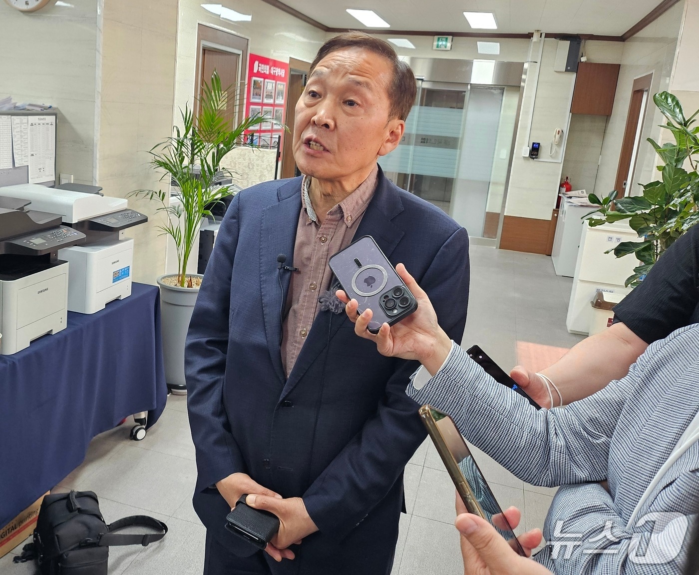 김기웅 국민의힘 의원(대구 중·남구)이 24일 오후 국민의힘 대구시당에서 류규하 중구청장 공천 배제와 관련해 의견을 밝히고 있다, 2026.4.24/뉴스1 남승렬 기자