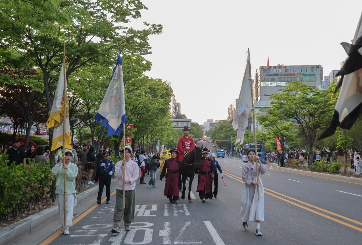 '29회 동춘당 문화제' 문정공 시호 봉송 행렬 모습.(대전 대덕구 제공. 재판매 및 DB금지)/뉴스1