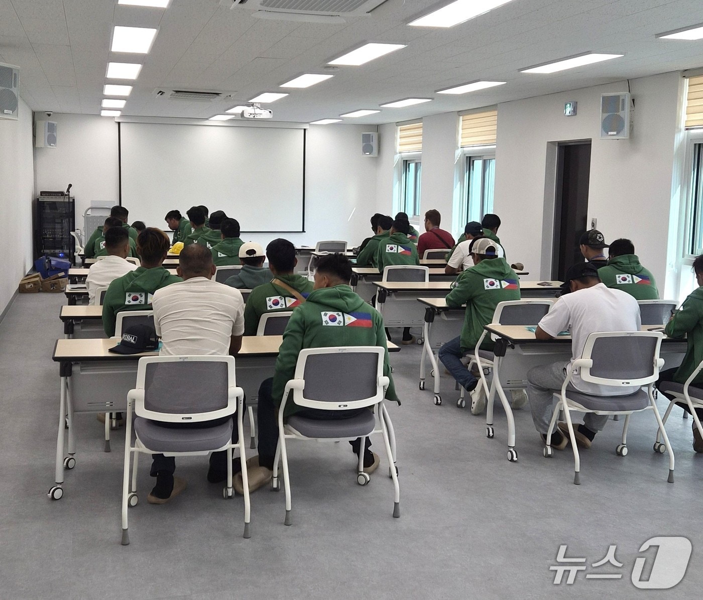  필리핀 외국인 계절근로자 27명이 입국해 교육을 받고 있다.(제천시 제공. 재판매 및 DB금지)