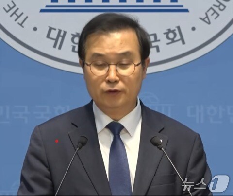 이건태 의원, '김용 출마 보장' 공개 촉구...의원 72명 공천지지 - 뉴스 썸네일 이미지