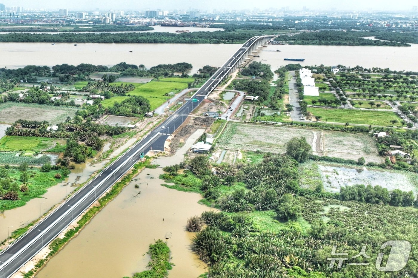  동부건설이 시공한 베트남 ‘떤반~년짝 도로건설(2공구)’.(동부건설 제공)