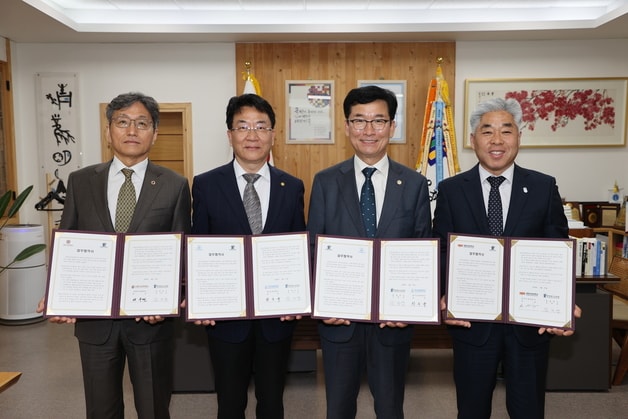 충북교육청은 27일 한국교원대학교, 국립한국교통대학교, 충북도립대학교와 예술교육 협력을 위한 업무협약을 했다.(충북교육청 제공. 재판매 및 DB금지)