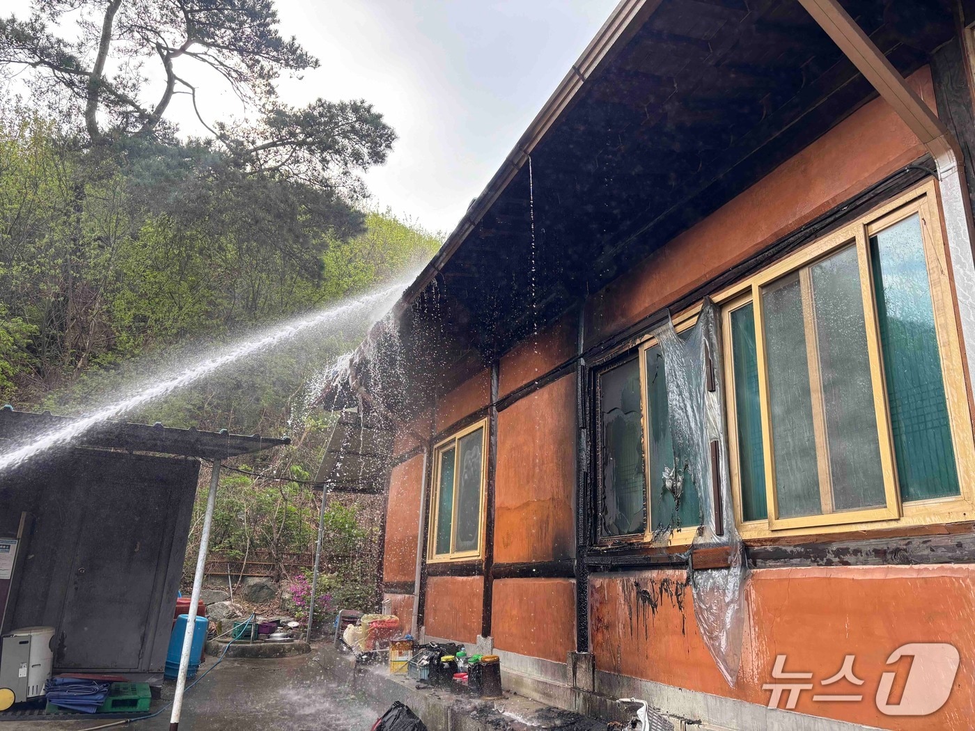 강원 원주 흥업면 주택 화재 현장.(강원도소방본부 제공, 재판매 및 DB금지)