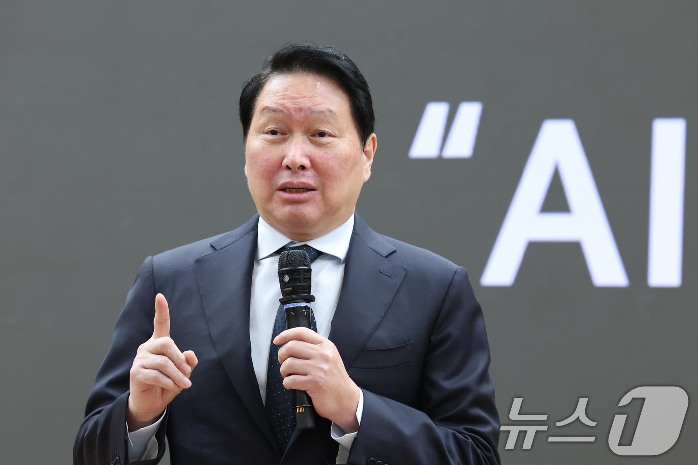 최태원 "AI, 국가 경쟁력 좌우…빠른 전환 대응이 미래 결정"[NFF2026]