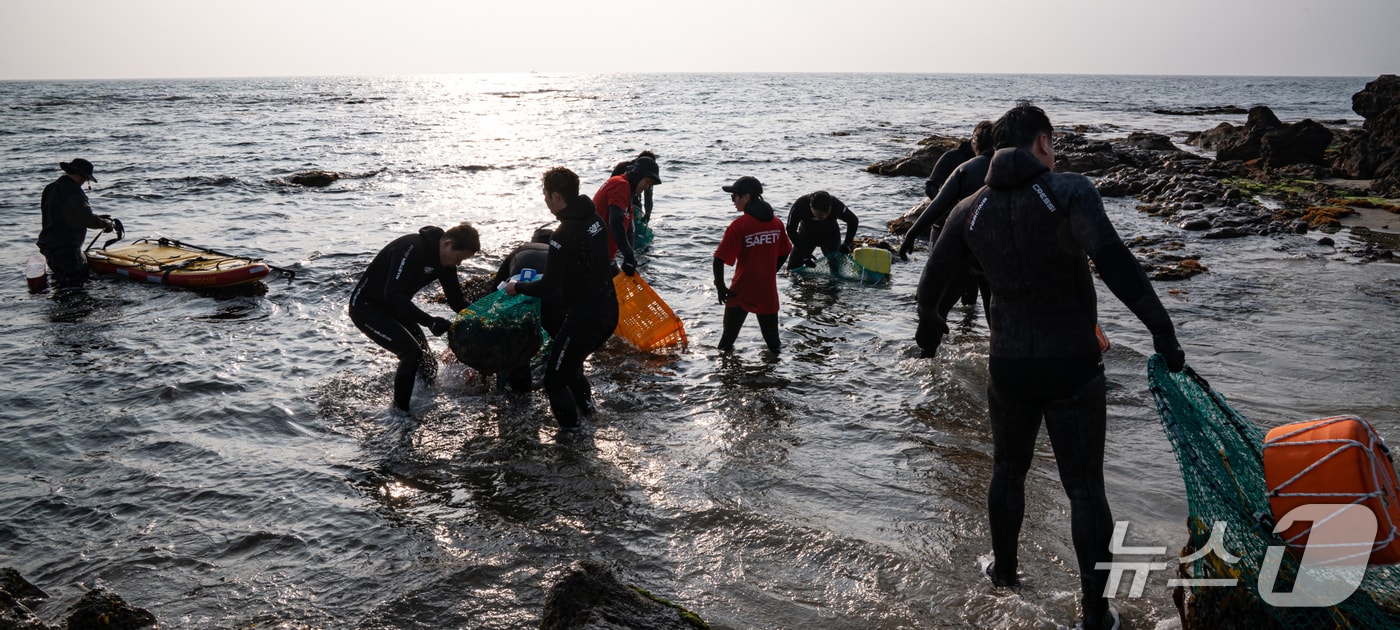 경북 영덕군이 5월 2일부터 해남·해녀 복원 사업 1기 교육을 시작한다. 사진은 해남·해녀 학교 실습 모습. (영덕군 제공, 재판매 및 DB금지) 2026.4.28/뉴스1
