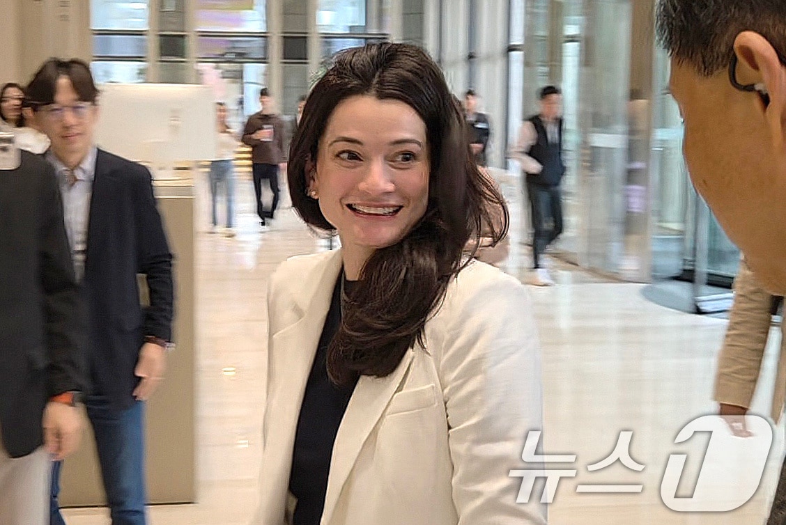 매디슨 황 엔비디아 옴니버스·로보틱스 제품 마케팅 수석 이사가 28일 류재철 LG전자 최고경영자(CEO)를 만나기 위해 서울 여의도 LG트윈타워를 방문하고 있다. 2026.4.28 ⓒ 뉴스1 황진중 기자