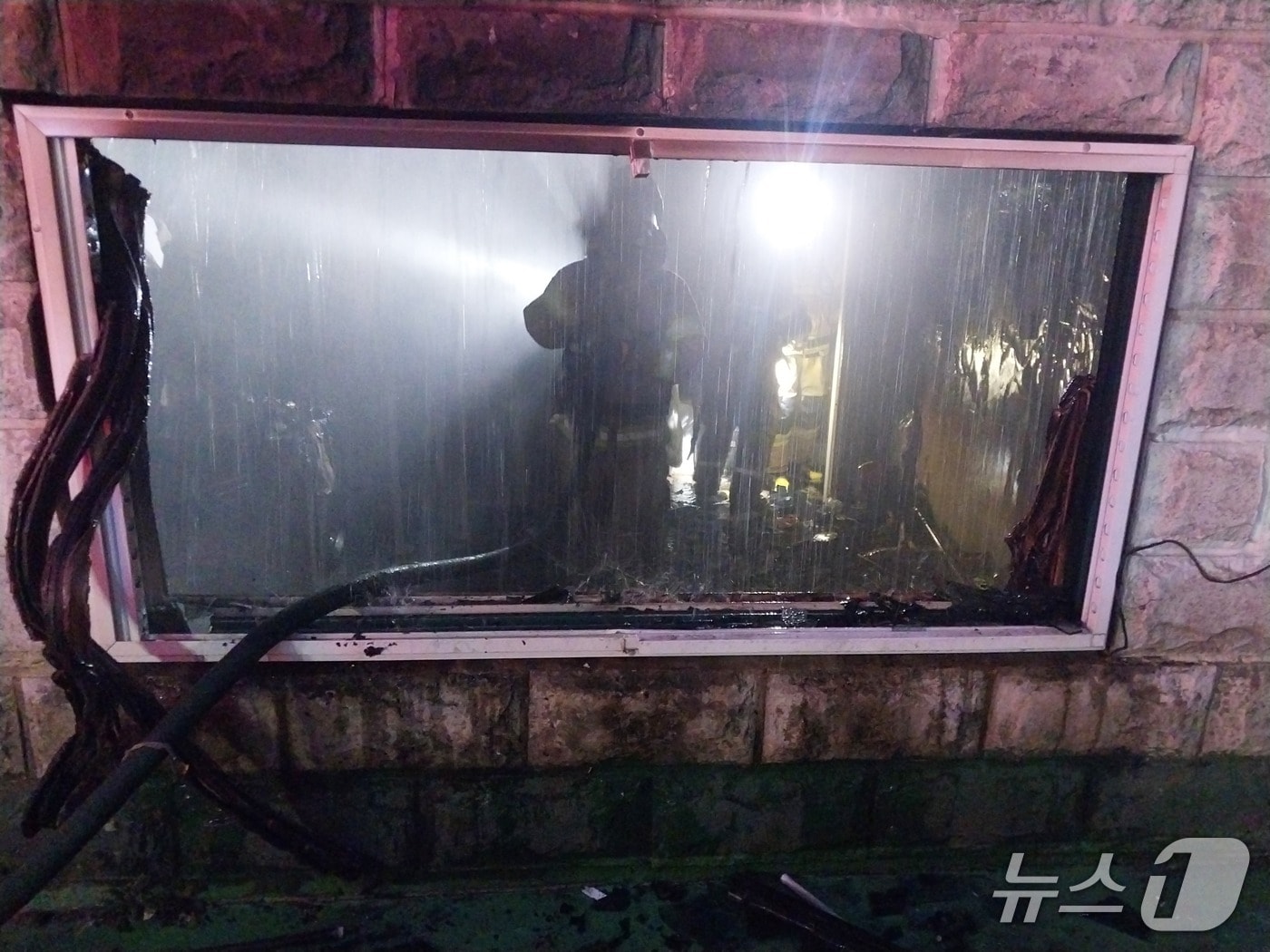 28일 오후 7시 15분쯤 인천시 남동구 구월동의 한 빌라 지하 1층에서 화재가 발생했다.