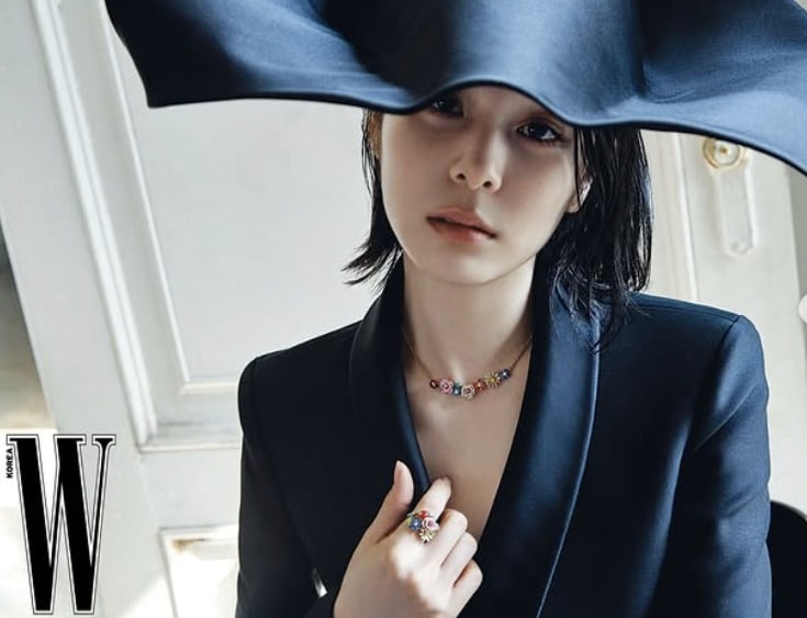 김연아 / 더블유 코리아