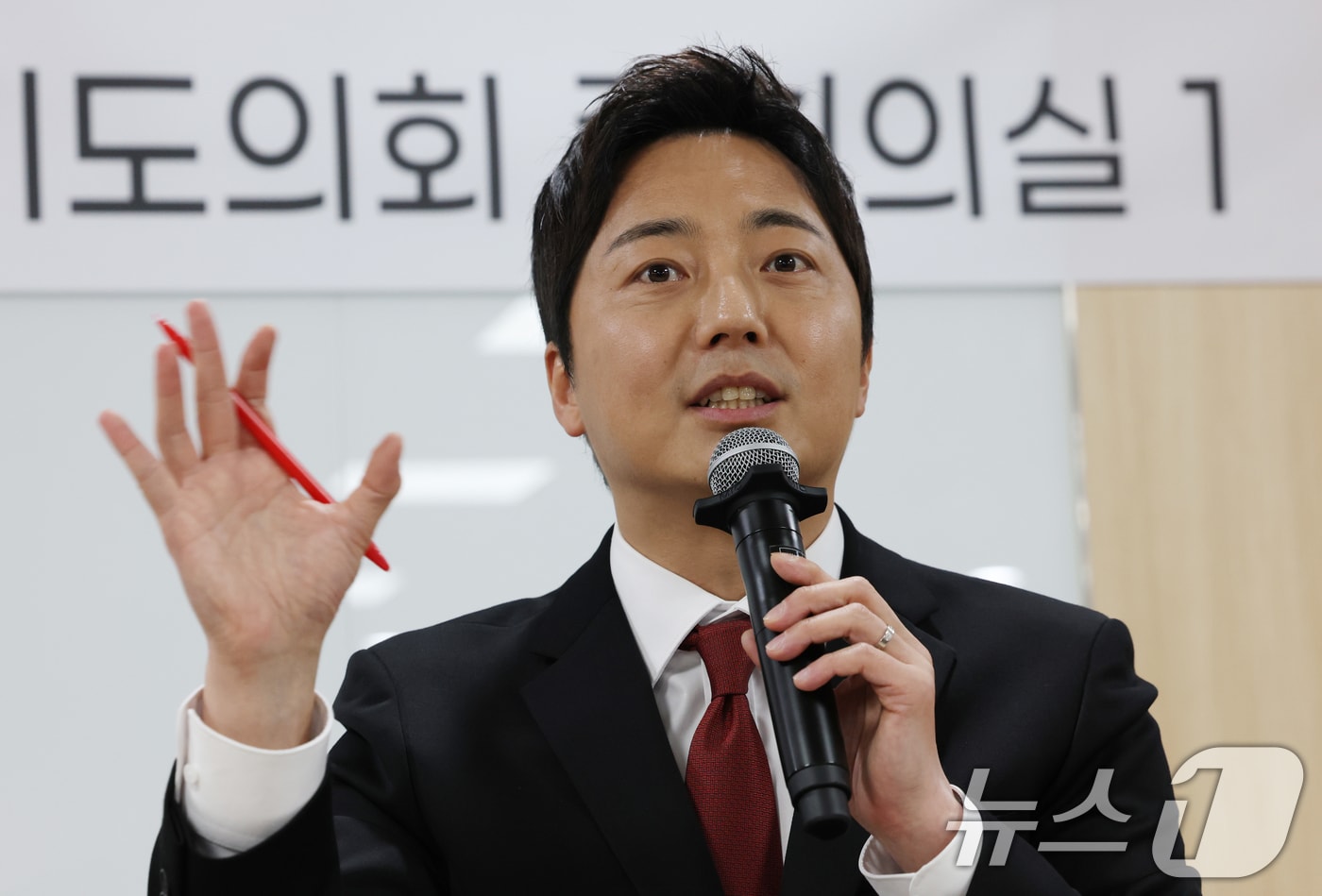 이성배 국민의힘 경기도지사 예비후보가 지난달 29일 경기 수원시 영통구 경기도의회에서 열린 국민의힘 경기도지사 출마예정자 좌담회에서 발언을 하고 있다. 2026.4.29 ⓒ 뉴스1 김영운 기자