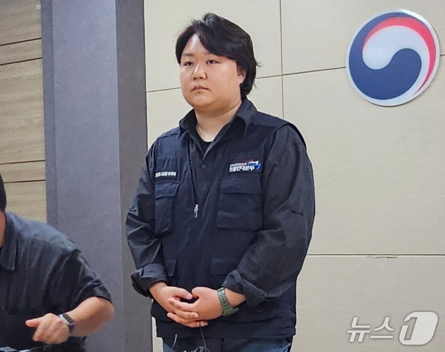 박연수 민주노총 화물연대 기획실장이 29일 고용노동부 진주지청에서 합의서 조인식에 대해 설명하고 있다. 2026.4.29/뉴스1 한송학기자