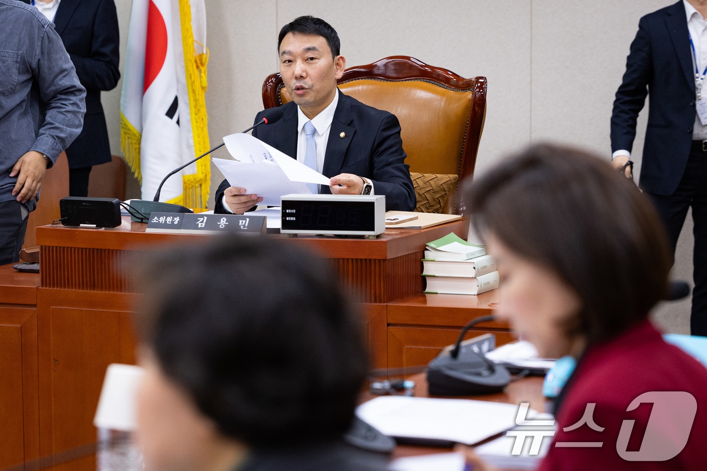 김용민 국회 법제사법위원회 법안심사제1소위원장이 29일 서울 여의도 국회에서 제434회 국회(임시회) 폐회중 열린 법제사법위원회 제3차 법안심사제1소위원회에서 의사진행을 하고 있다. 2026.4.29 ⓒ 뉴스1 유승관 기자