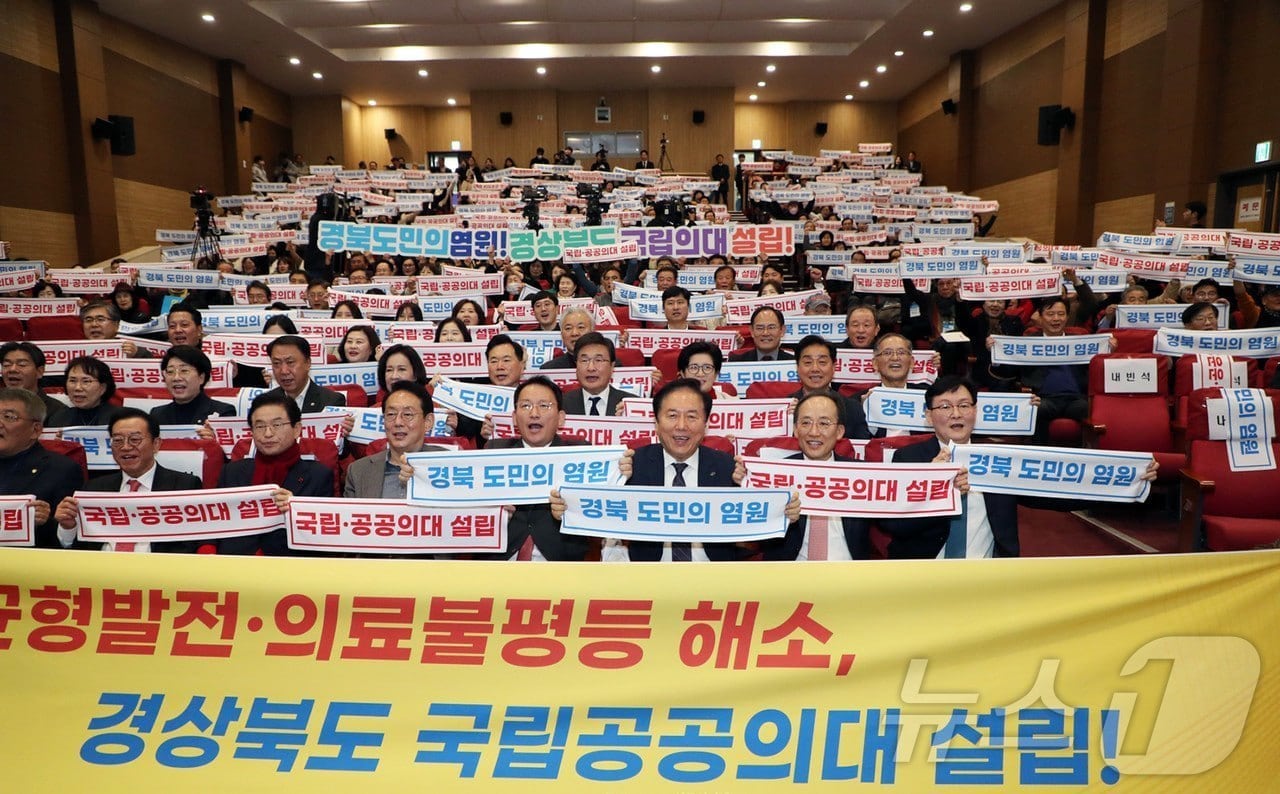 권기창 안동시장 예비후보는 29일 국립의과대학 유치를 통한 원도심 활성화와 신도시 의료 거점 구축 계획을 밝혔다.(권기창 안동시장 예비후보 측 제공, 재판매 및 DB 금지)/뉴스1