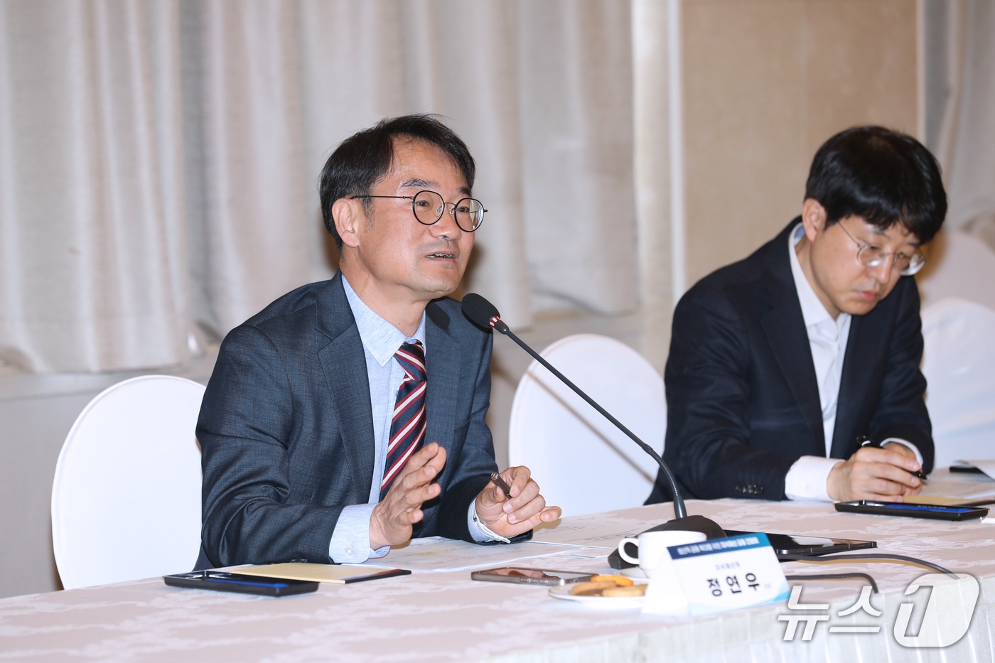 정연우 지식재산처 차장(왼쪽)이 '지식재산 금융 간담회'에서 인사말을 하고 있다. (지식재산처 제공·재판매 및 DB금지)/뉴스1