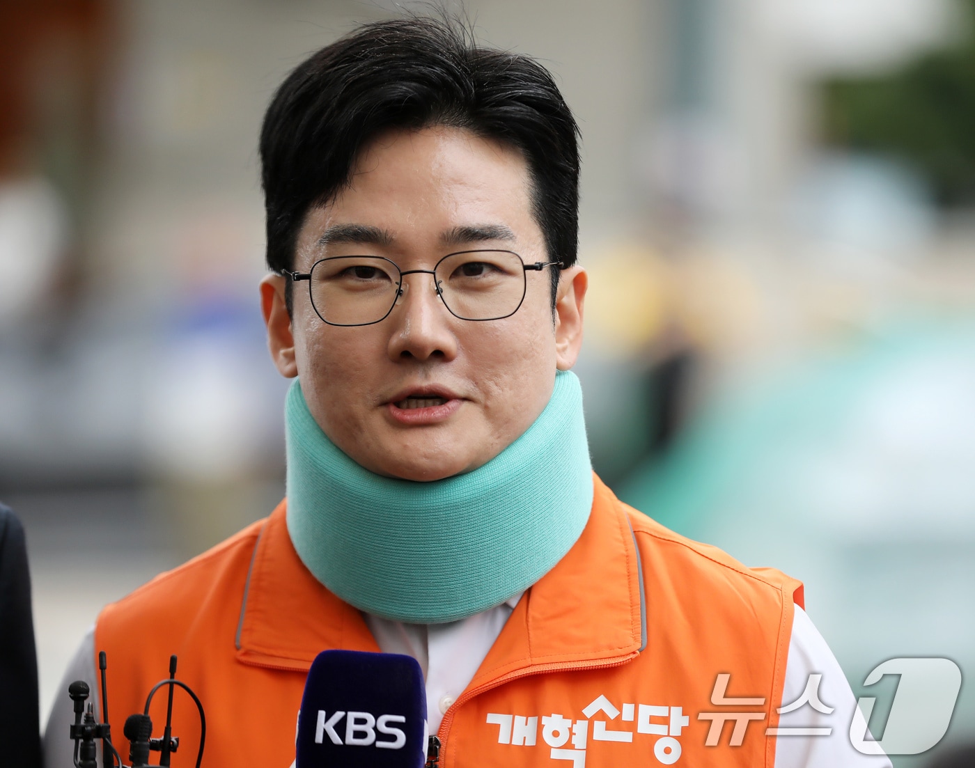 정이한 개혁신당 부산시장 후보가 29일 부산 북구 구포시장을 찾아 취재진 질문에 답하고 있다. 2026.4.29 ⓒ 뉴스1 윤일지 기자