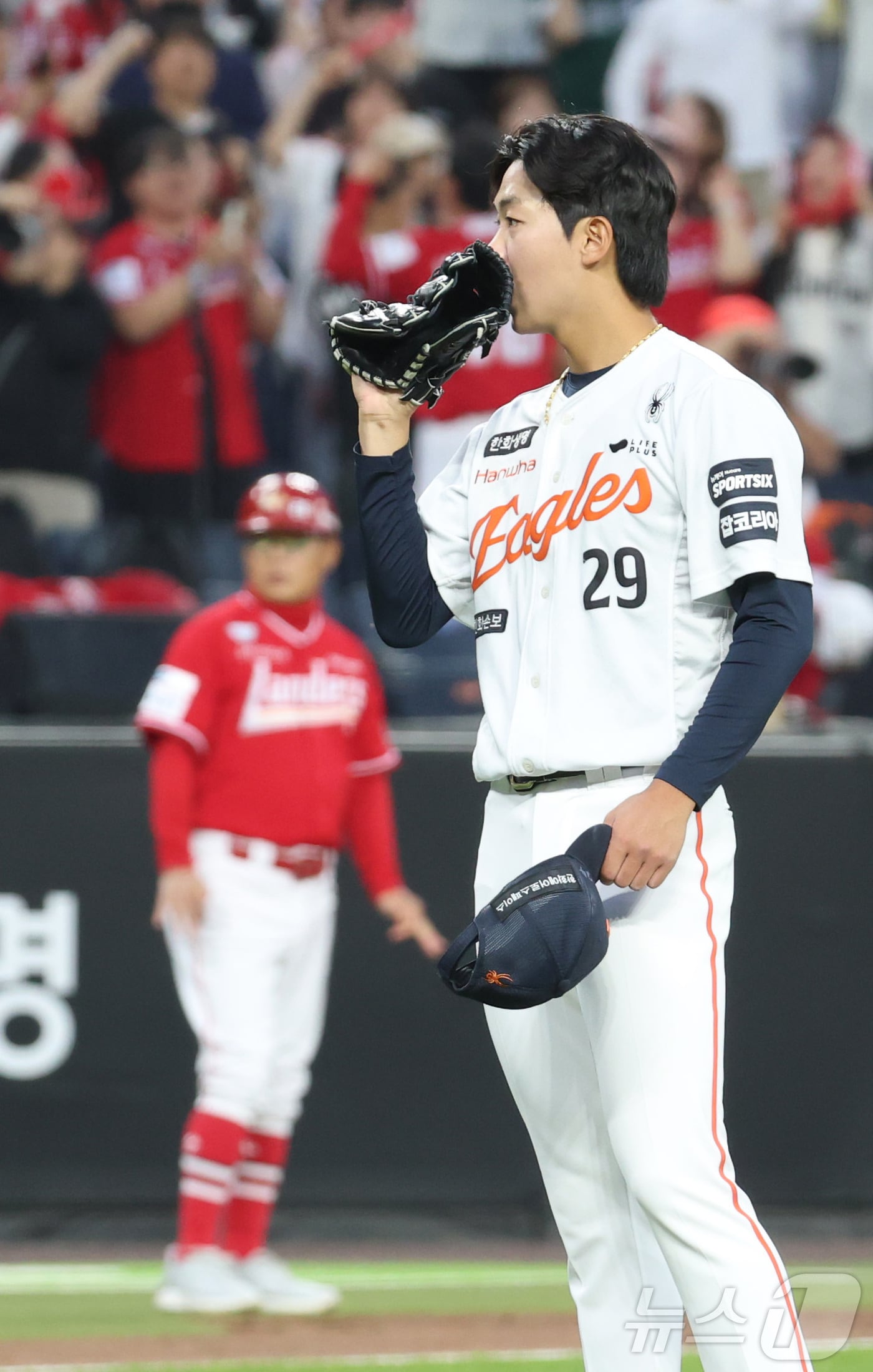 29일 대전 한화생명볼파크에서 열린 2026 신한 SOL KBO리그 SSG 랜더스와 한화 이글스의 경기에서 2회초 한화 황준서가 1과 2/3이닝 동안 4실점 하고 있다. 2026.4.29 ⓒ 뉴스1 김기남 기자