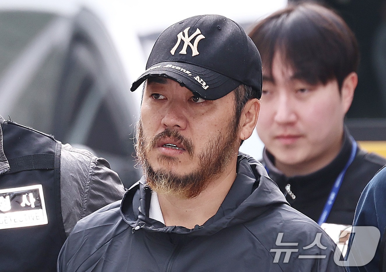 필리핀에서 국내로 압송된 '마약왕' 박왕열이 3일 오전 경기 의정부지방검찰청으로 송치되고 있다. 2026.4.3 ⓒ 뉴스1 구윤성 기자