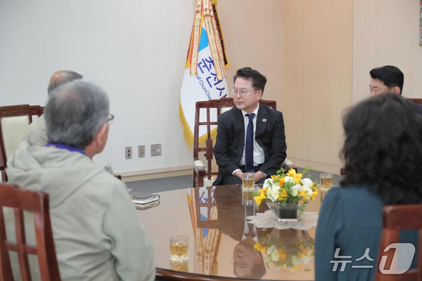 육동한 춘천시장,은 3일 '시온 숲속의 아침 뷰' 입주예정자들의 의견을 청취했다.(춘천시 제공, 재판매 및 DB금지)