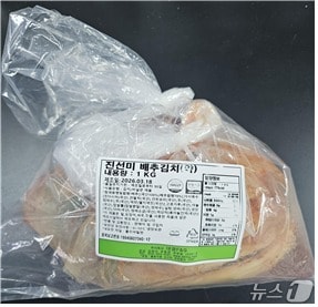 식중독균이 검출된 배추김치(사진)가 판매 중단 및 회수 조치를 받았다. 식품의약품안전처는 해당 제품을 구매한 소비자는 섭취를 중단한 채 구입처에 반품할 필요가 있다고 당부했다.