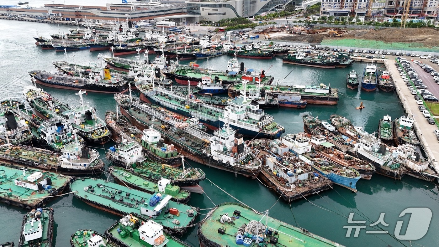 부산항 북항에 선박이 계류된 모습 (해경 제공. 재판매 및 DB금지)