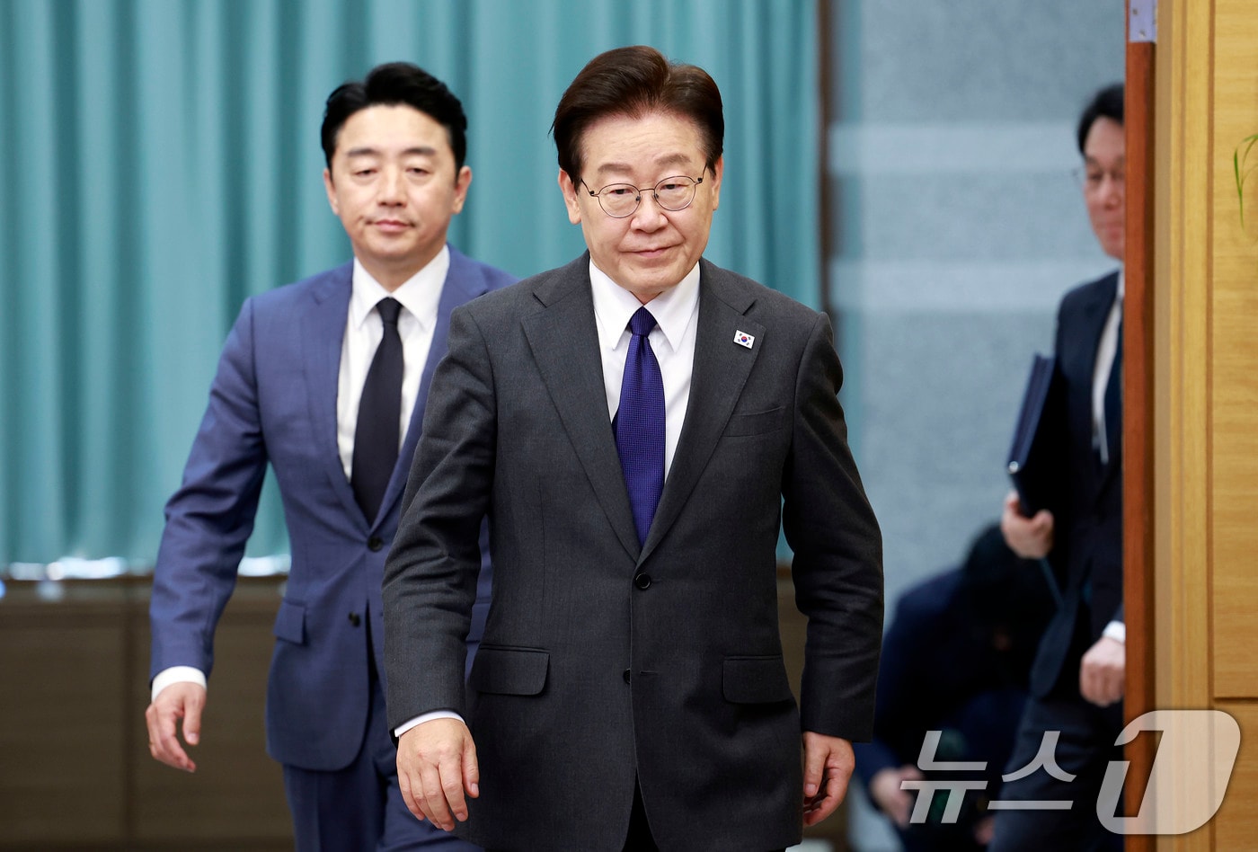 이재명 대통령이 30일 청와대에서 열린 수석보좌관회의에 입장하고 있다. (청와대통신사진기자단) 2026.4.30 ⓒ 뉴스1 이재명 기자