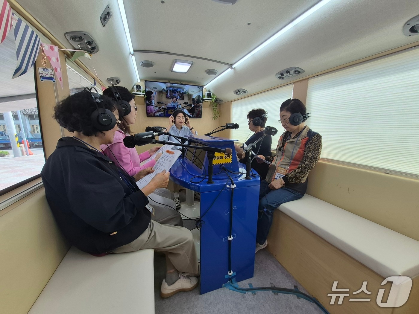 시골 어르신도 AI·디지털 깨친다…방방곡곡 누비는 '한글햇살버스'