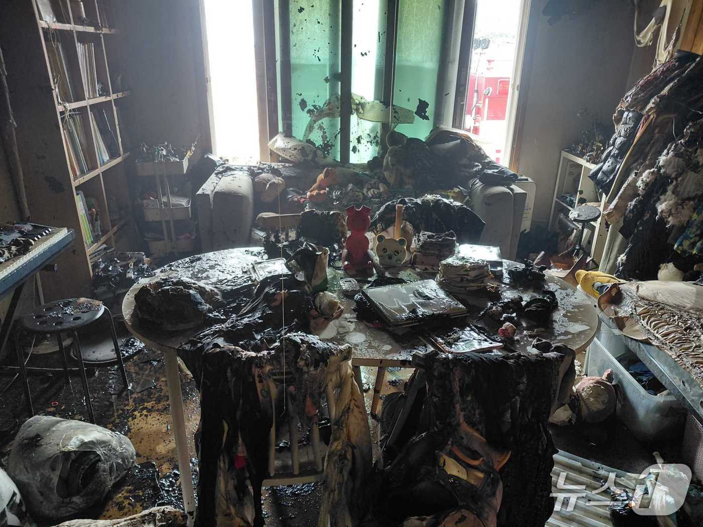 강원 횡성 둔내면 삽교리 화재 현장.(강원도소방본부 제공, 재판매 및 DB금지)