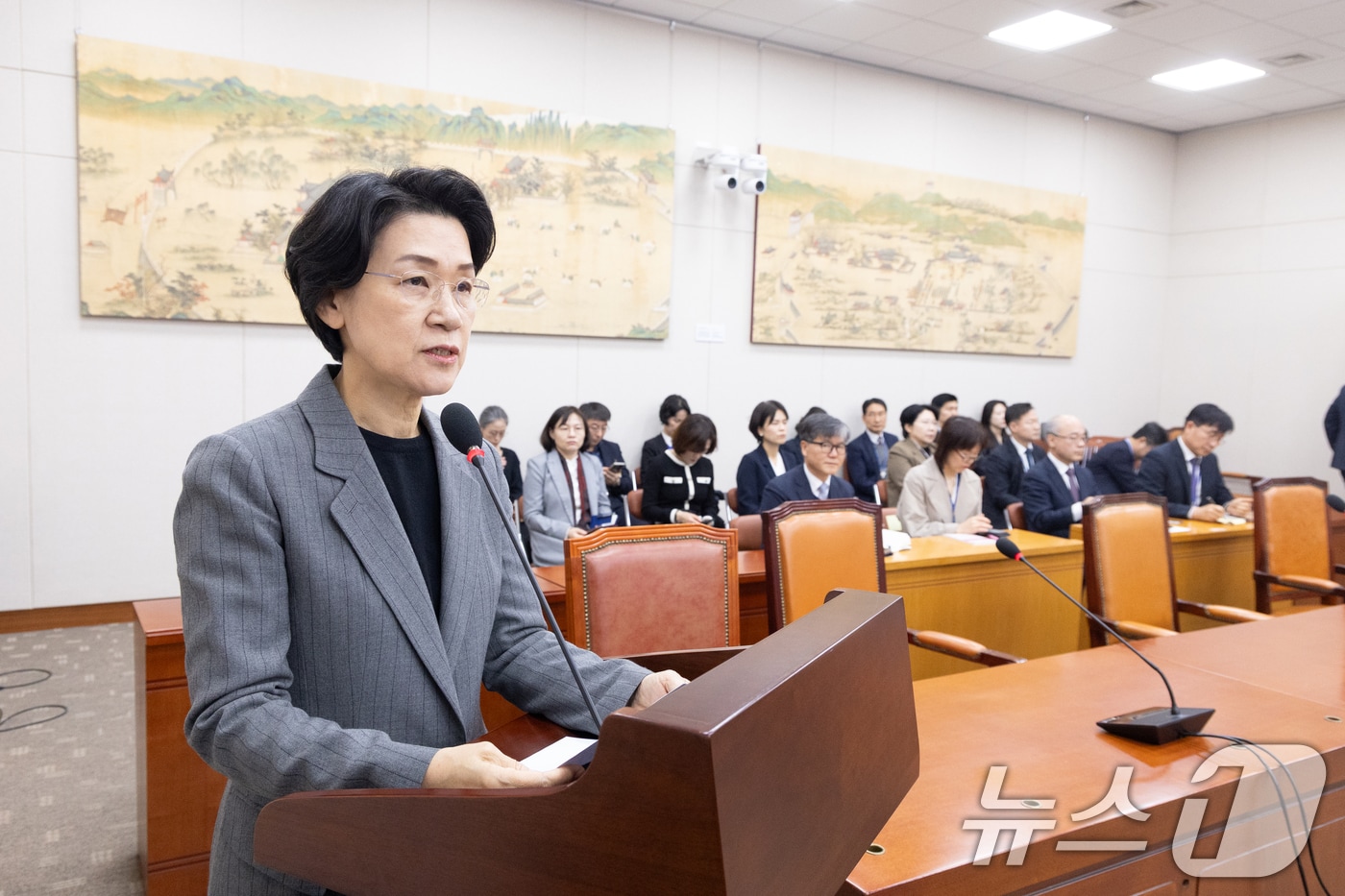 6일 서울 여의도 국회에서 열린 제434회국회(임시회) 교육위원회 제1차 전체회의에서 최은옥 교육부 차관이 2026년도 제1회 추가경정예산안 의결에 대해 감사 인사말을 하고 있다. 2026.4.6 ⓒ 뉴스1 이승배 기자