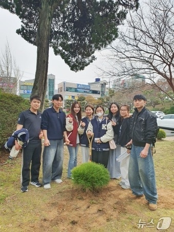 '미래와의 소통 편지' 타임캡슐 행사(건양대학교 제공.재판매 및 DB금지)/뉴스1