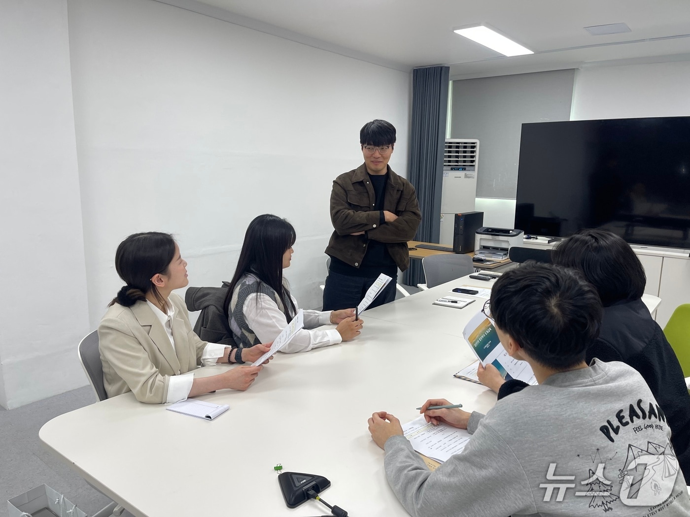 자기주도 학습 중인 속초해경 인턴.(속초해경 제공, 재판매 및 DB 금지) 2026.4.6/뉴스1