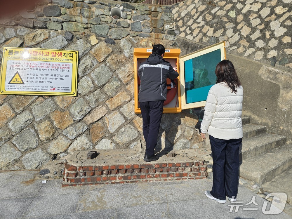 부산해양경찰서는 봄철 연안활동 증가에 대비해 연안 출입통제구역과 위험구역에 대한 집중 안전관리를 실시하고 있다. (해경 제공. 재판매 및 DB금지)