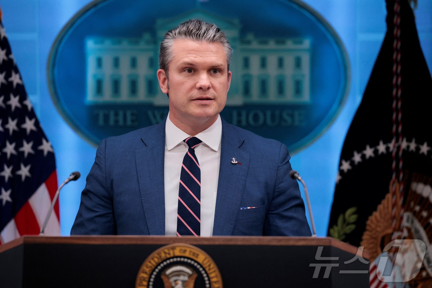 6일(현지시간) 피트 헤그세스 미국 국방장관이 워싱턴DC 백악관에서 최근 이란에서 격추된 F-15 전투기 조종사 구출 작전 관련 기자회견을 하고 있다. 2026.04.06 ⓒ 로이터=뉴스1