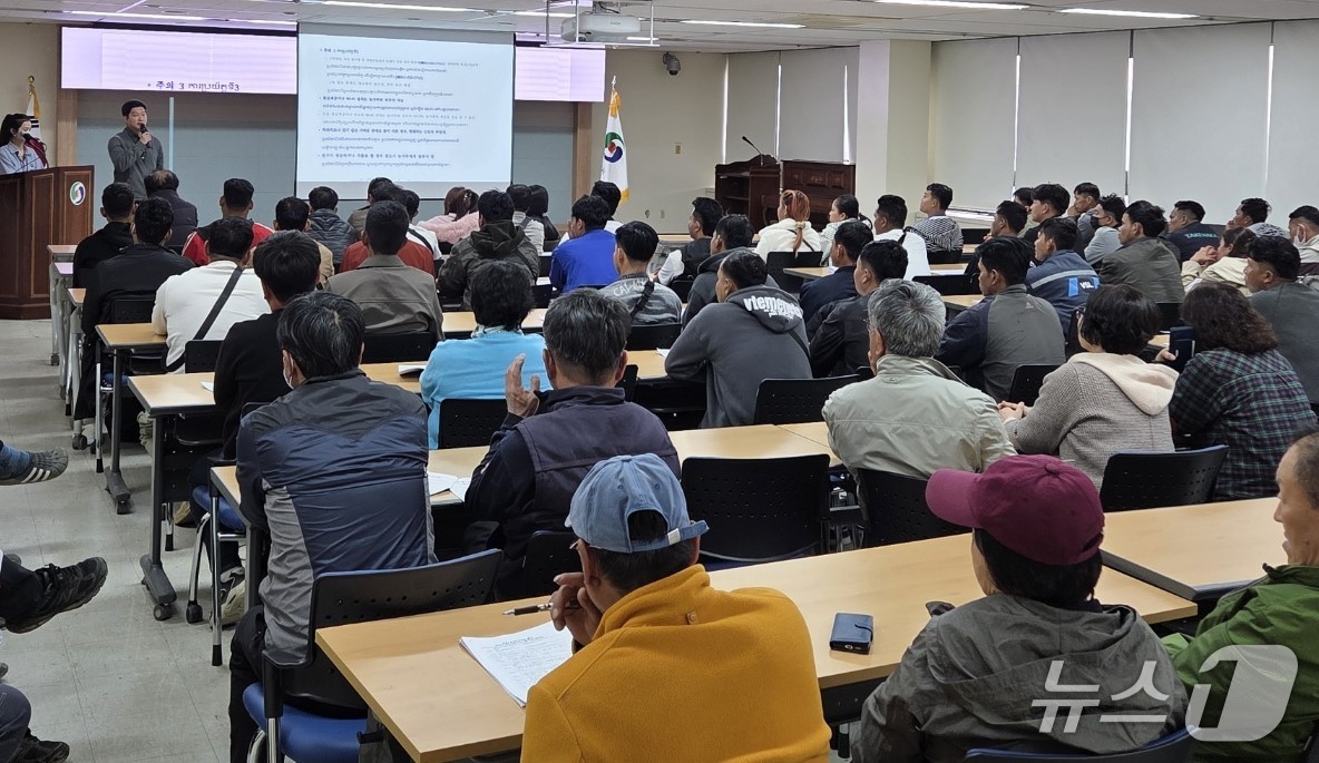  충주경찰서 외국인 범죄 예방 교육.(충주경찰서 제공. 재판매 및 DB금지)