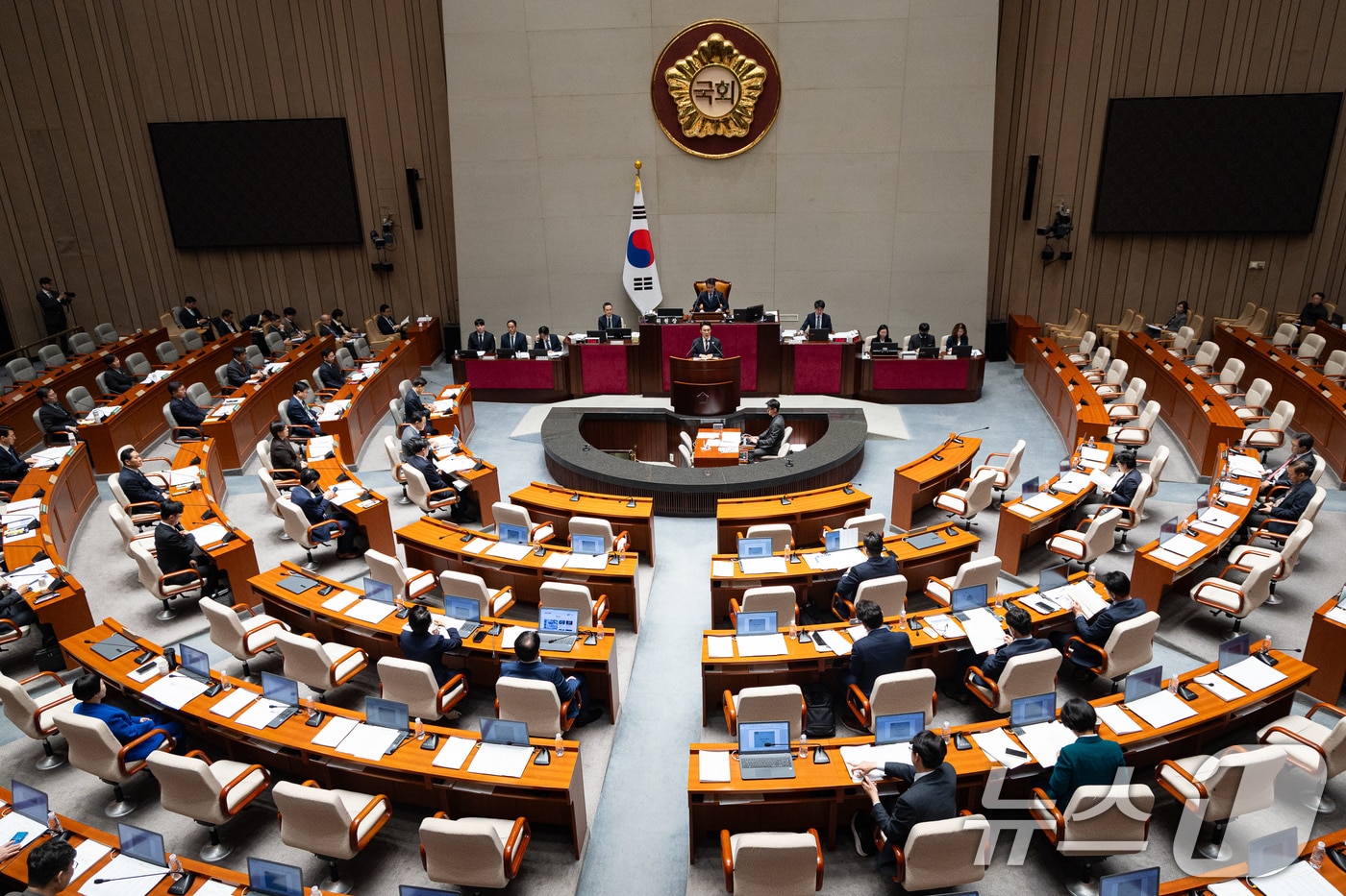김민석 국무총리가 지난 7일 서울 여의도 국회에서 열린 제434회 국회(임시회) 예산결산특별위원회 제1차 전체회의에 출석해 인사말을 하고 있다. 2026.4.7 ⓒ 뉴스1 유승관 기자