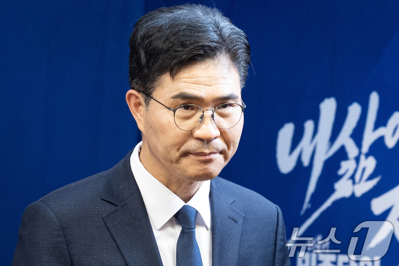 이원택 더불어민주당 전북특별자치도지사 예비후보가 지난 7일 서울 여의도 중앙당사에서 열린 본경선 합동연설회에 참석해 자리로 이동하고 있다. 2026.4.7 ⓒ 뉴스1 유승관 기자