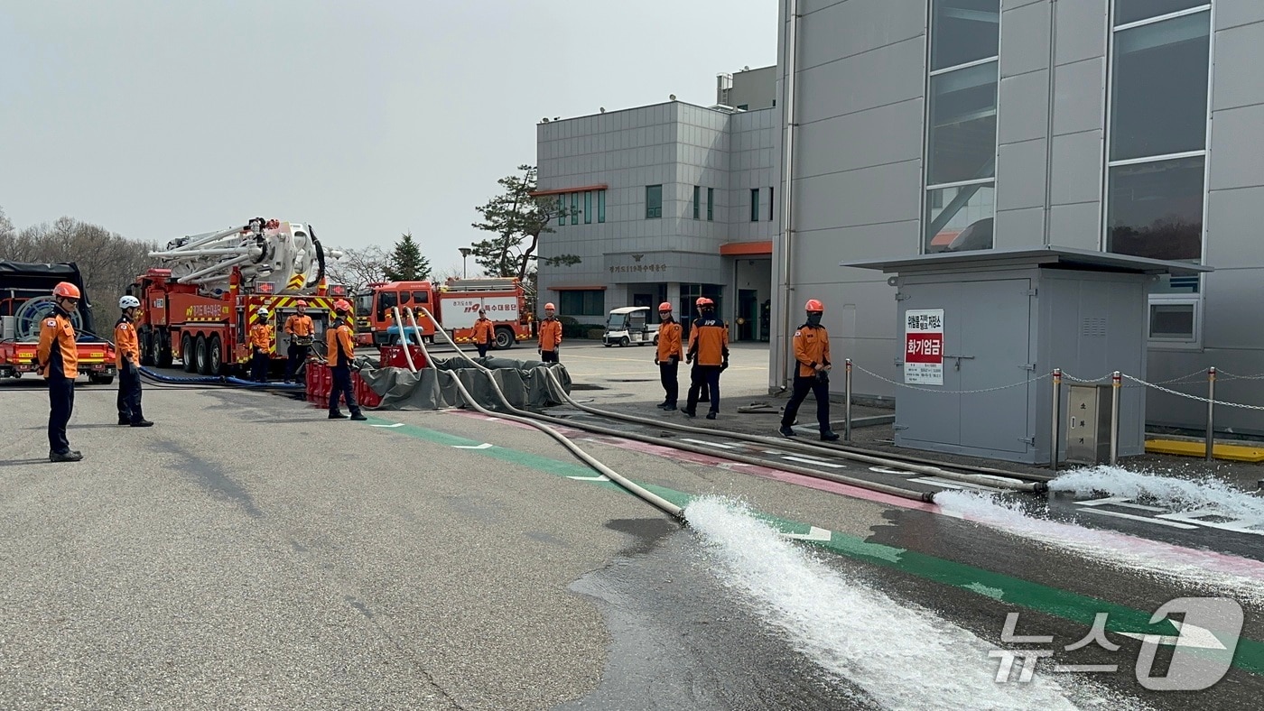 경기도소방재난본부 수방장비 및 실전 대응훈련. (경기소방 제공. 재판매 및 DB 금지) 2026.4.8/뉴스1
