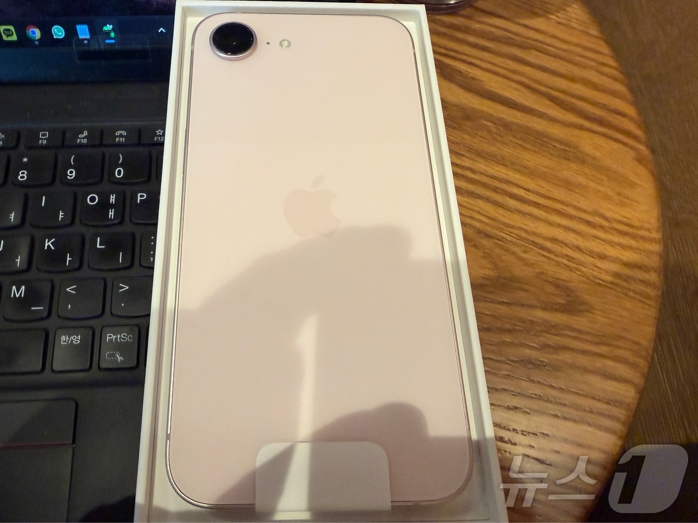 "보급형 쓰려는자, 역체감 버텨라"…AI 문턱 낮춘 아이폰 17e[토요리뷰]