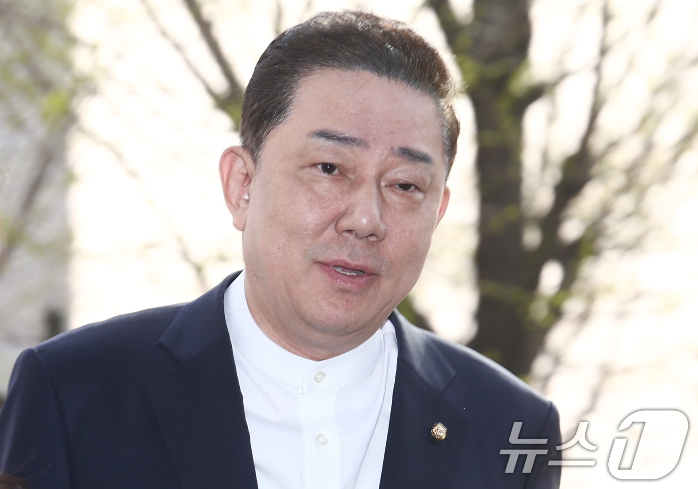 비위 의혹으로 수사를 받고 있는 김병기 무소속 의원이 8일 오전 피의자 신분으로 조사를 받기 위해 서울 마포구 서울경찰청 공공범죄수사대에 출석하고 있다. 2026.4.8 ⓒ 뉴스1 김민지 기자