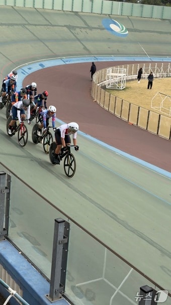 금산군청 사이클팀 경기 모습(금산군 제공.재판매 및 DB금지)/뉴스1