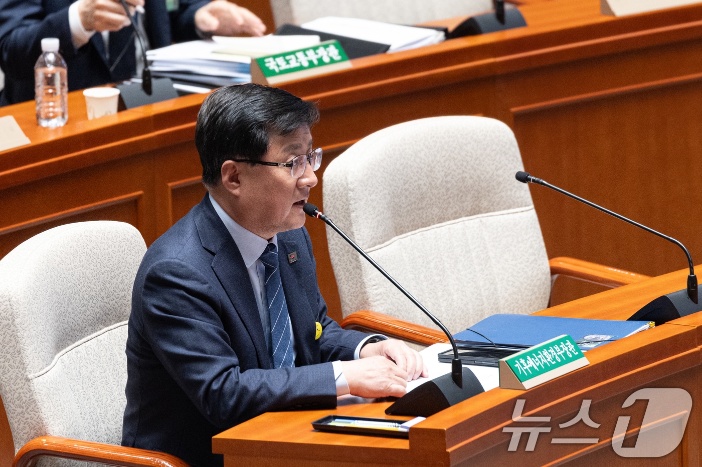 김성환 기후에너지환경부 장관이 의원 질의에 답변하고 있다. 2026.4.8 ⓒ 뉴스1 이승배 기자