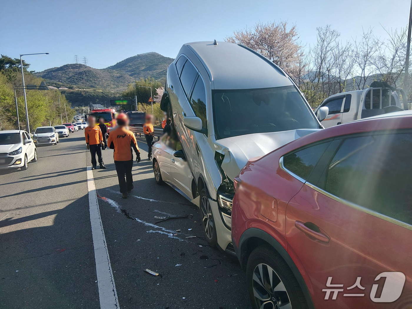 부산 정관산업로 출근길 4중 추돌사고.(부산기장경찰서 제공. 재판매 및 DB금지)