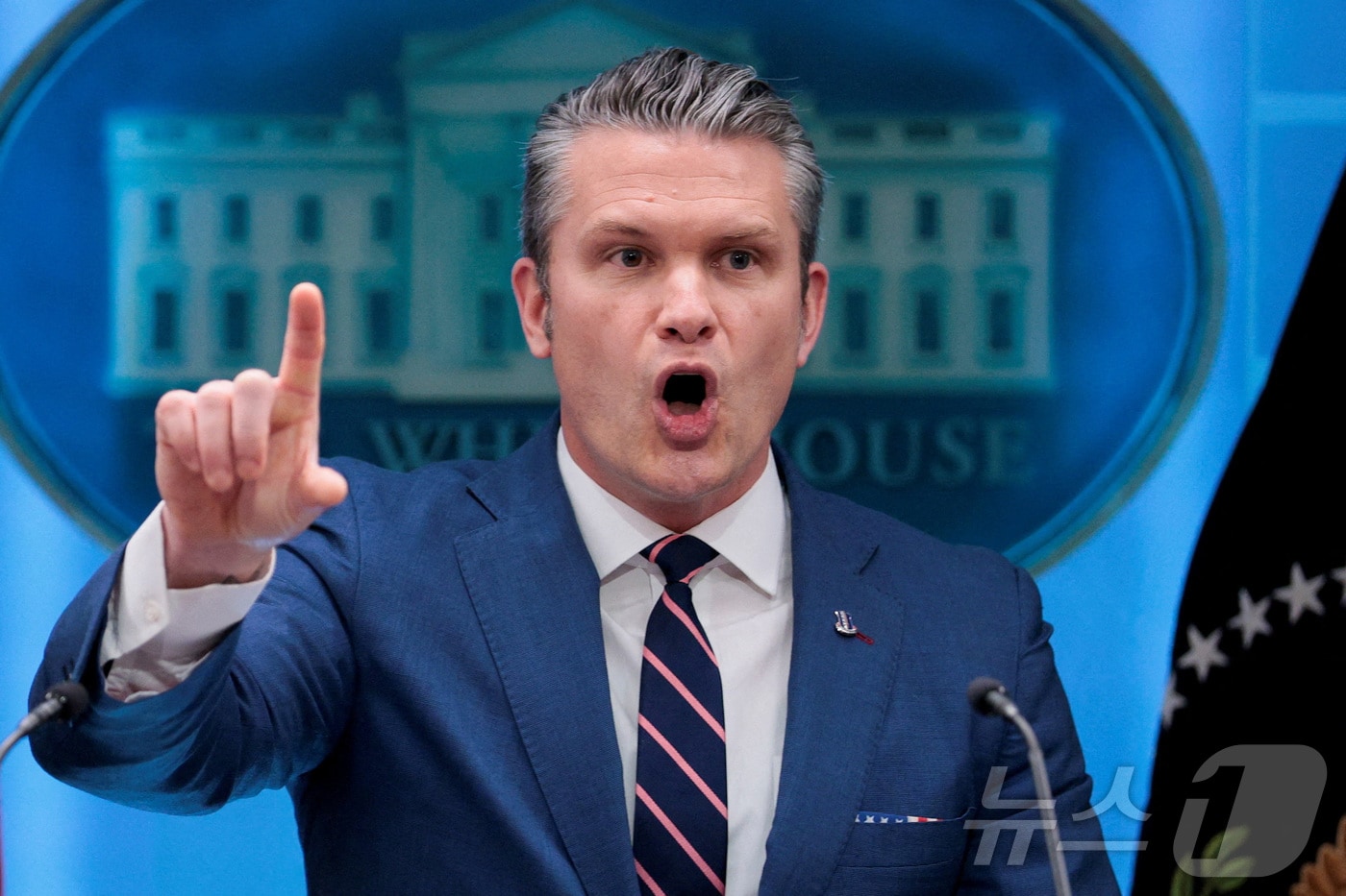 피트 헤그세스 미국 국방부 장관이 6일(현지시간) 백악관 브리핑룸에서 기자들의 질문에 답하고 있다. 2026.4.6 ⓒ 로이터=뉴스1