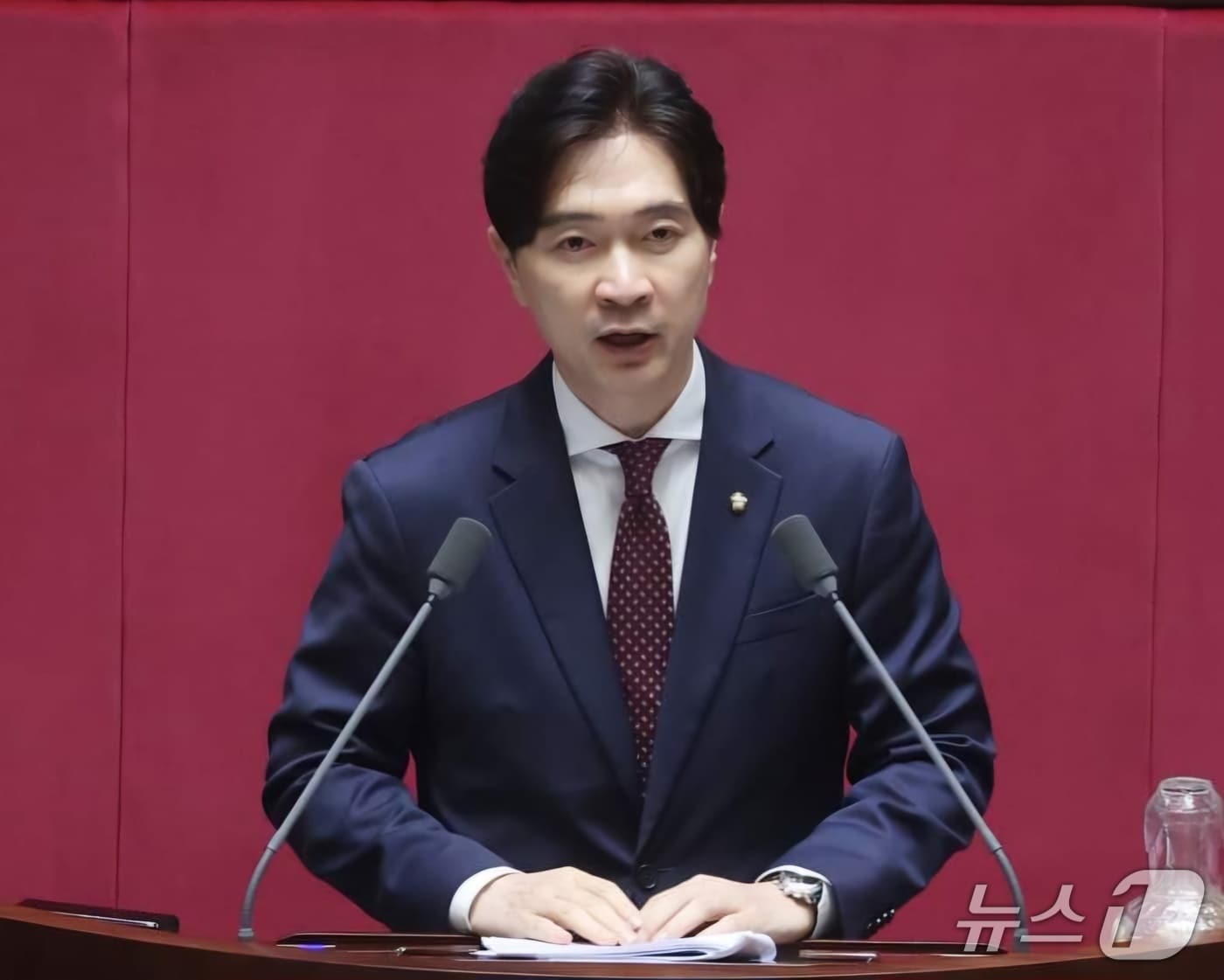 배우 박성훈의 근황 총정리: 법안 발의부터 예능 출연과 과거 연애사까지 전부 공개