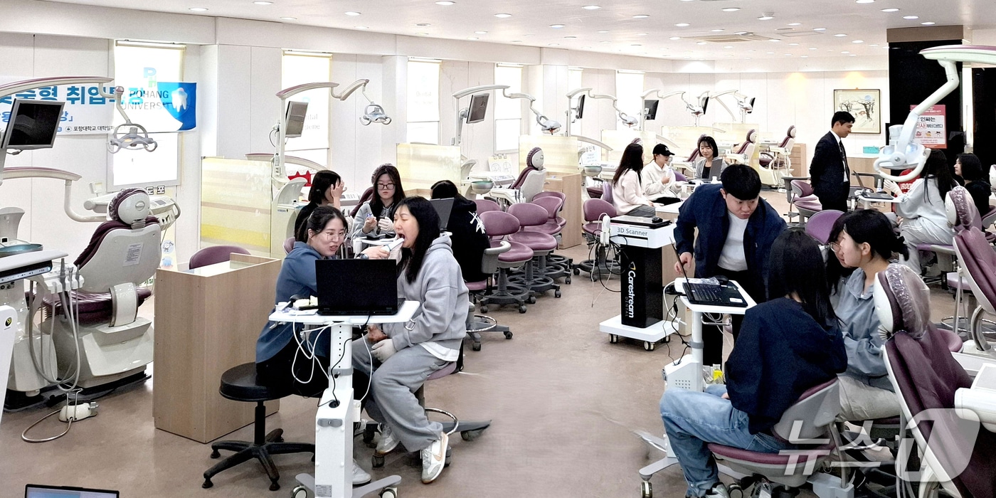  포항대가 치위생학과 학생들의 취업 역량 강화를 위해 '3D 스캐너 실무 특강'을 진행하고 있다.(포항대 제공, 재판매 및 DB금지) 2026.4.9/뉴스1