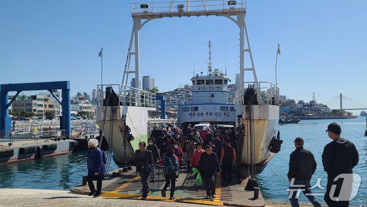 여수와 연도를 오가는 여객선. (여수시 제공. 재판매 및 DB금지)