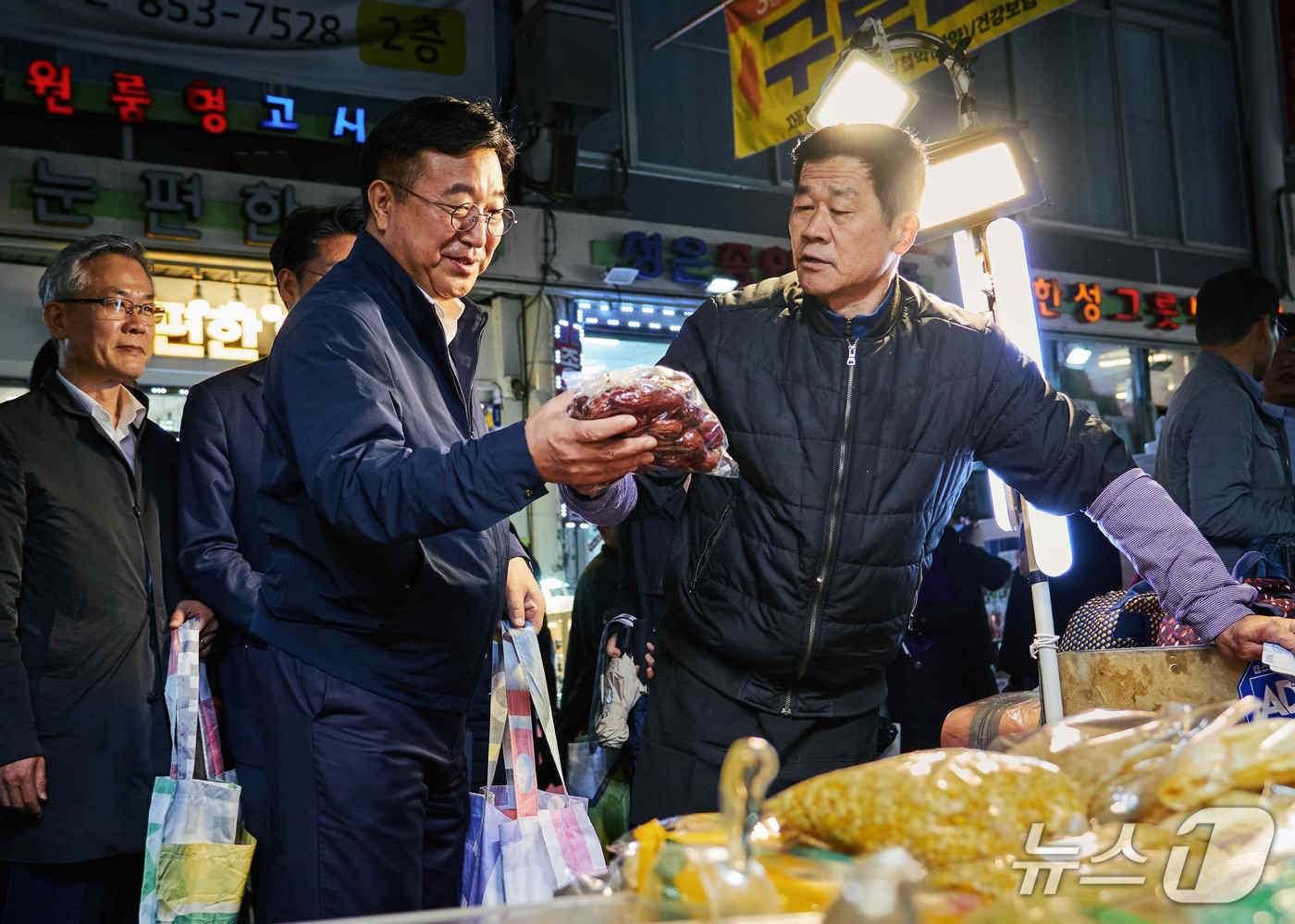 윤호중 장관이 남구로시장을 방문했다.(행정안전부 제공)
